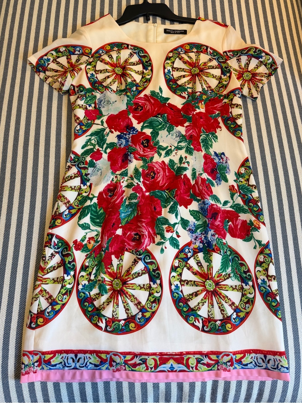“Fashion” Cream Mini Dress with Red Rose & Multicolor Medallion Print 🌹🌹🌹